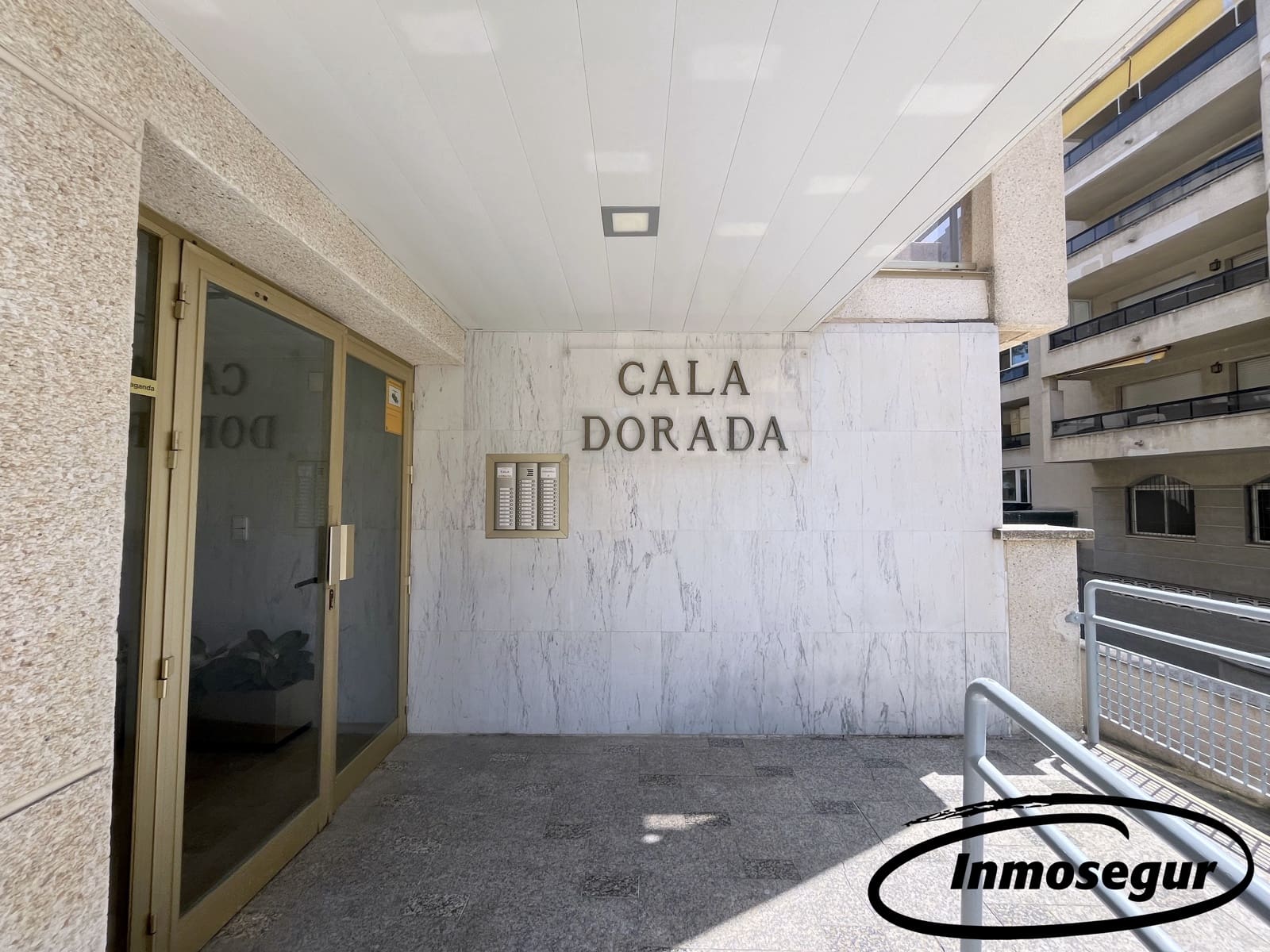 Piso de 2 habitaciones en Salou en venta con piscina - 215.000 € (Ref: 9799954)