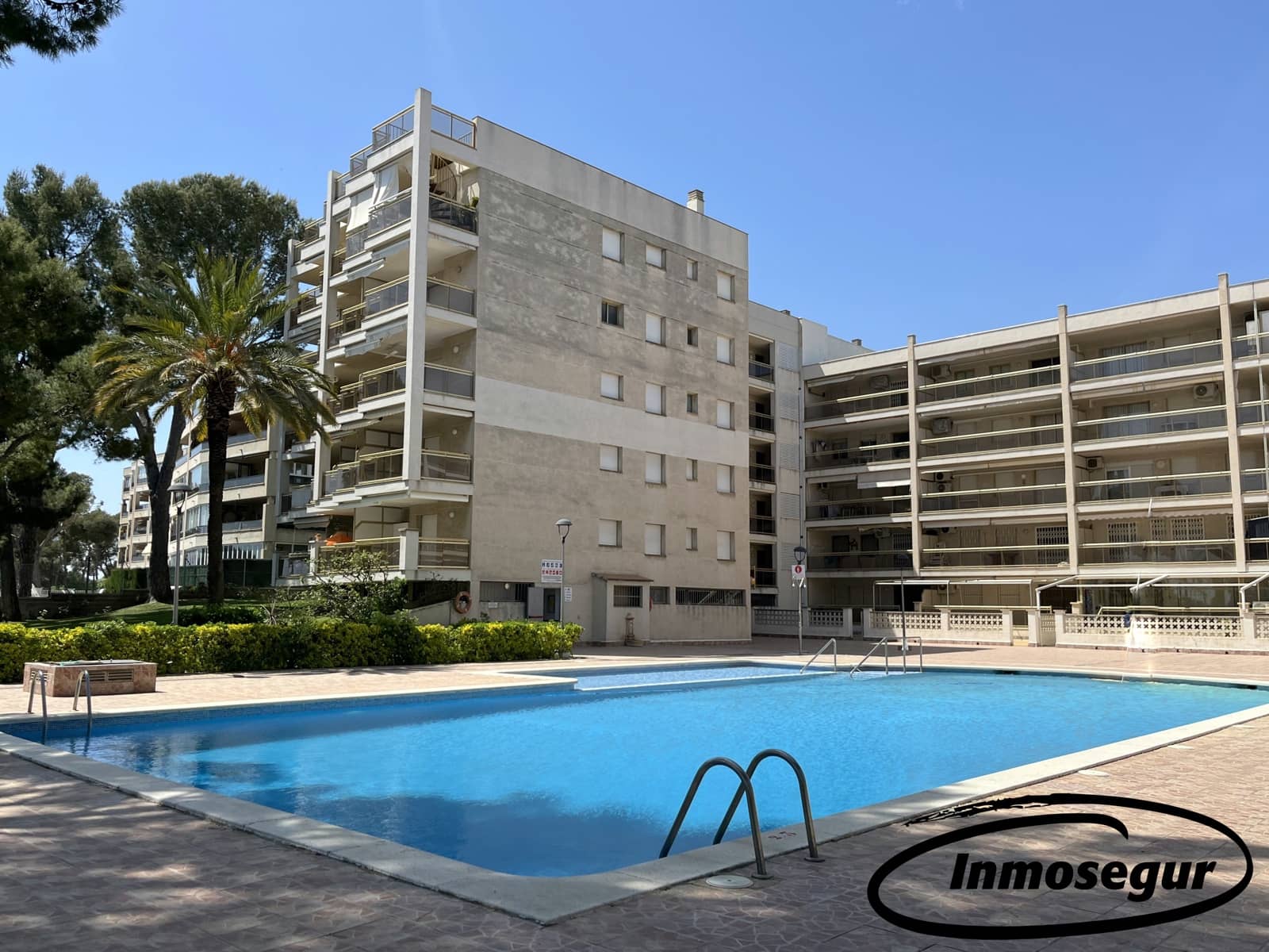 Piso de 2 habitaciones en Salou en venta con piscina - 215.000 € (Ref: 9799954)