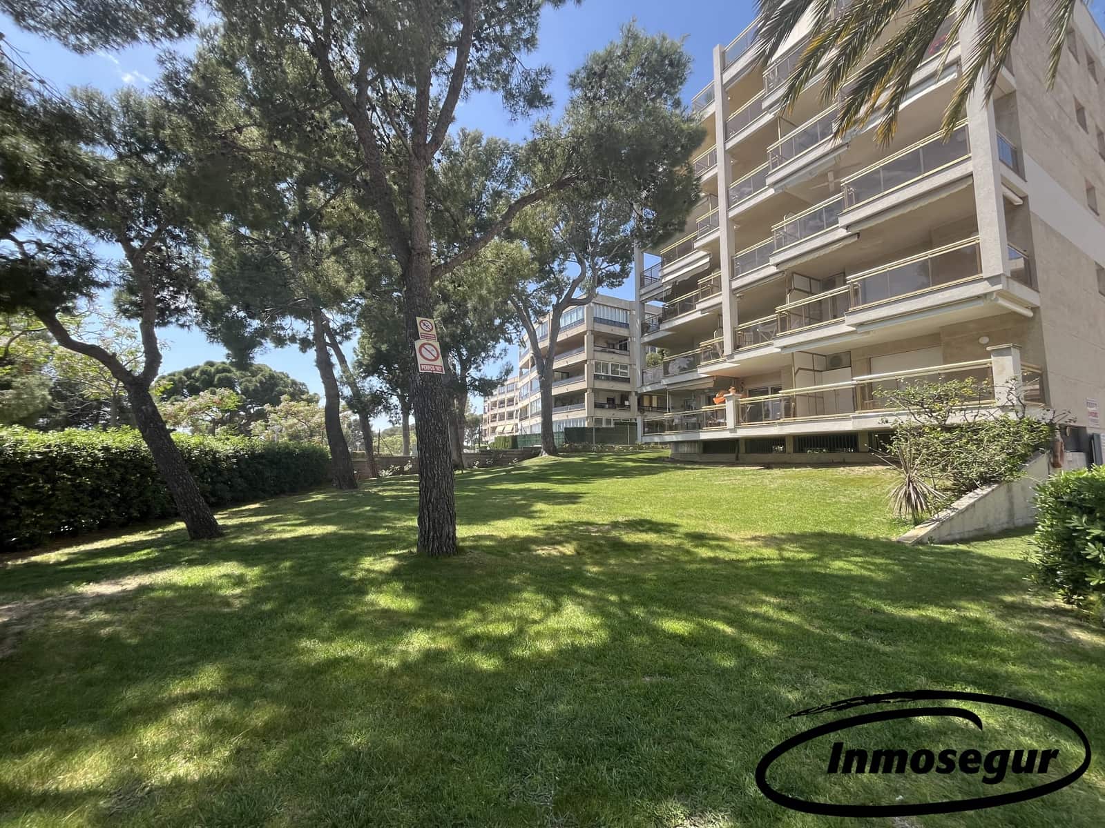 Piso de 2 habitaciones en Salou en venta con piscina - 215.000 € (Ref: 9799954)