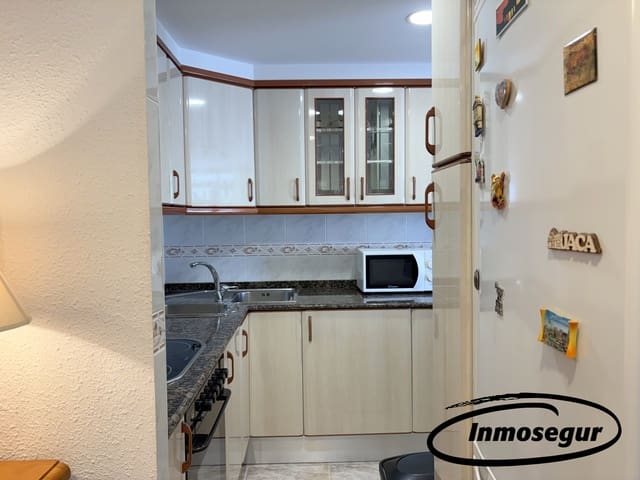 1 slaapkamer Strandappartement te koop in Salou met zwembad garage - € 150.000 (Ref: 9946774)
