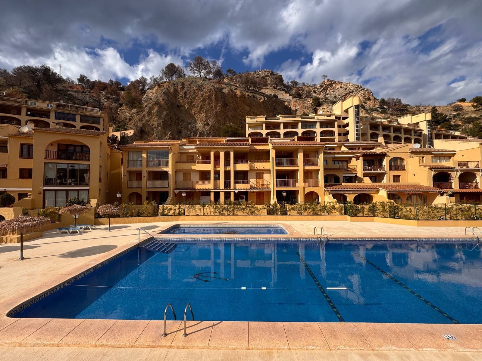 2 bedroom Apartment for sale in Altea with pool garage - € 450,000 (Ref: 9807367)