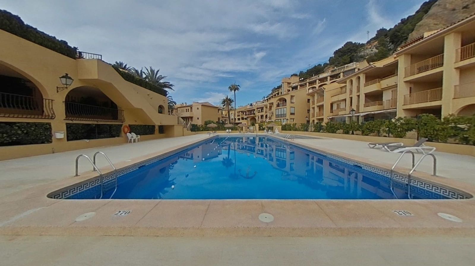 2 bedroom Apartment for sale in Altea with pool garage - € 450,000 (Ref: 9807367)