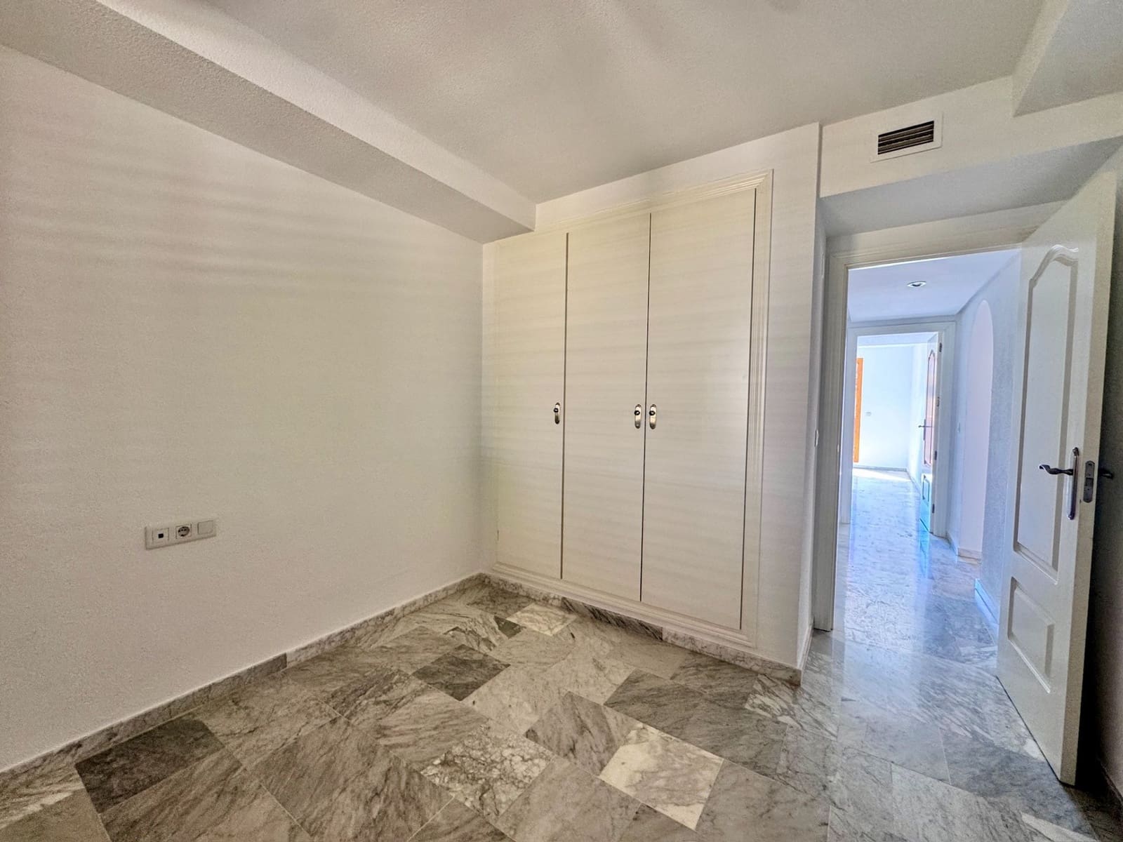 2 bedroom Apartment for sale in Altea with pool garage - € 450,000 (Ref: 9807367)