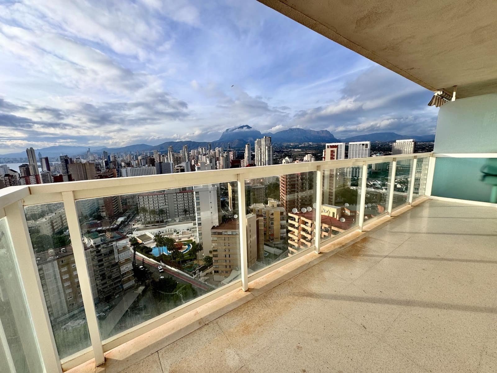 1 soverom Leilighet til salgs i Benidorm med svømmebasseng garasje - € 237 000 (Ref: 9807368)