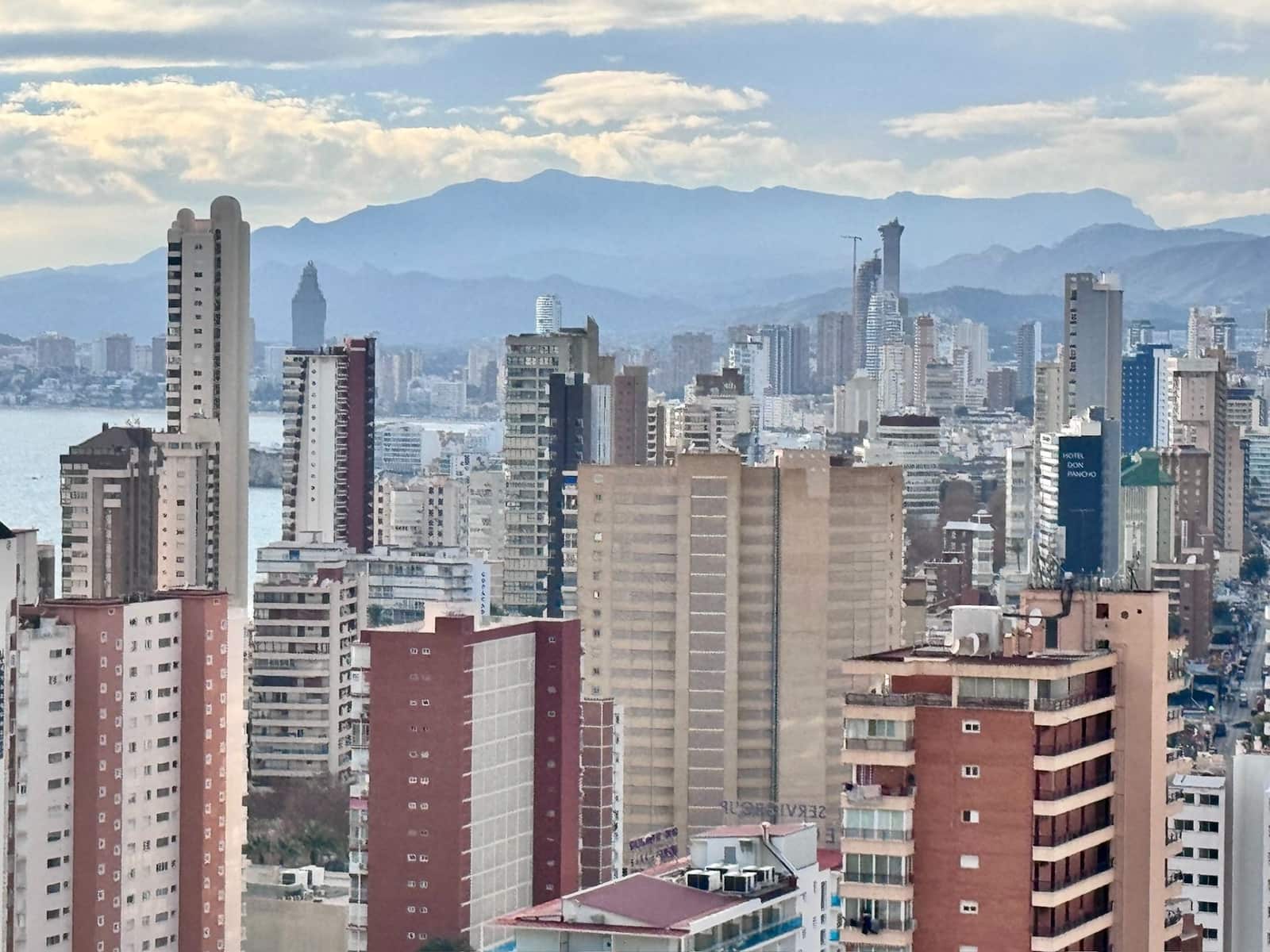 1 soverom Leilighet til salgs i Benidorm med svømmebasseng garasje - € 237 000 (Ref: 9807368)