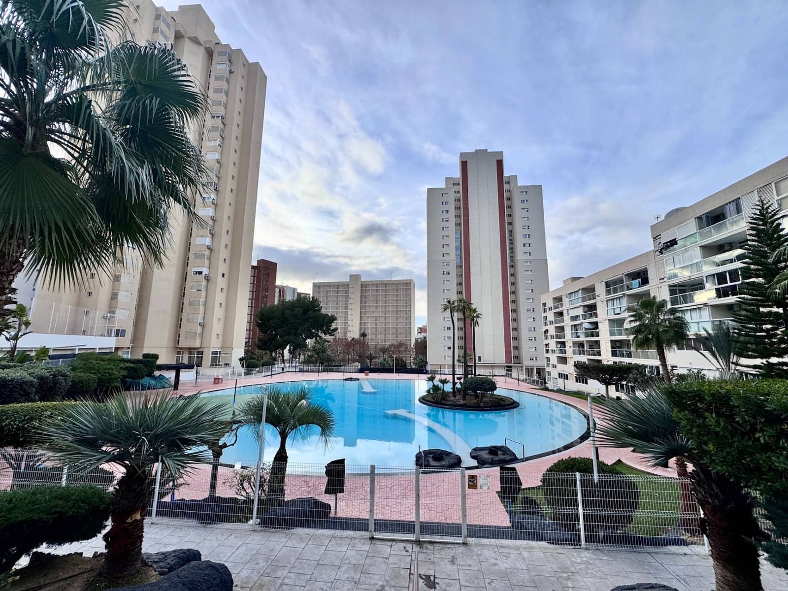 1 soverom Leilighet til salgs i Benidorm med svømmebasseng garasje - € 237 000 (Ref: 9807368)