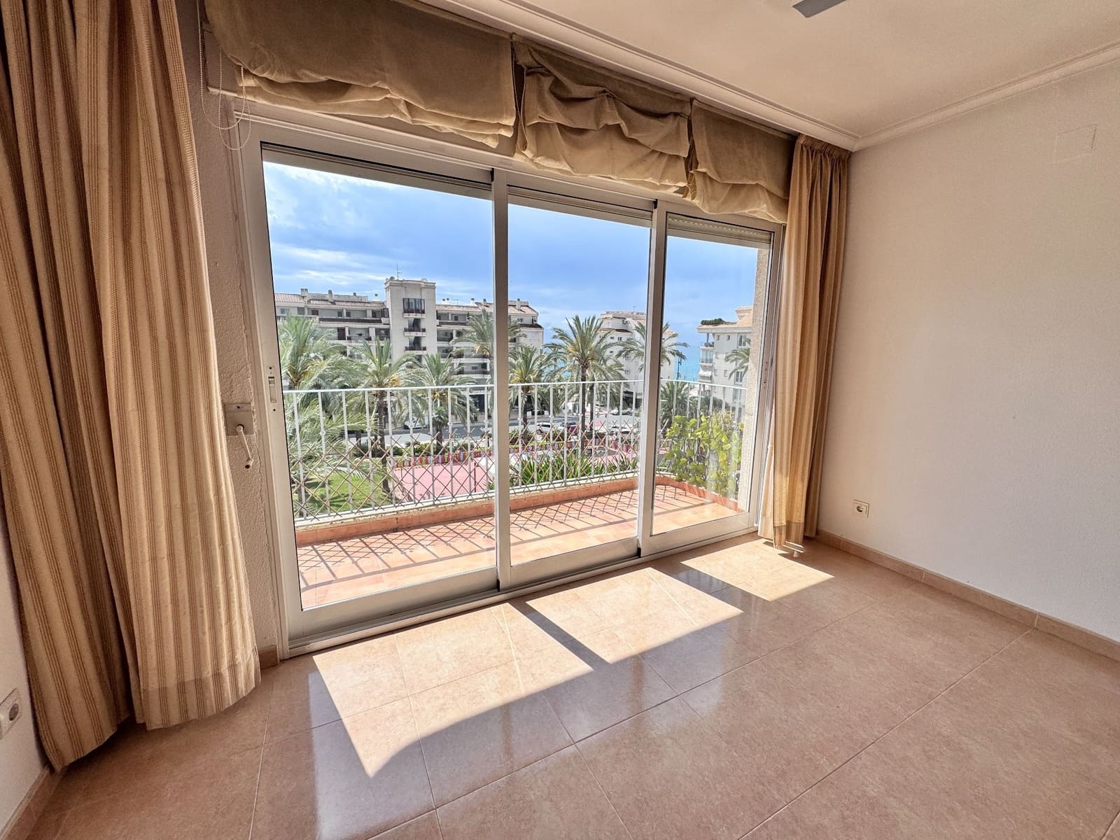 3 bedroom Apartment for sale in Altea with garage - € 389,500 (Ref: 9842675)