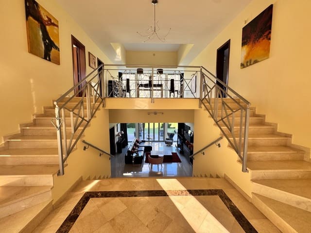4 bedroom Villa for sale in Altea with pool garage - € 1,200,000 (Ref: 9903841)