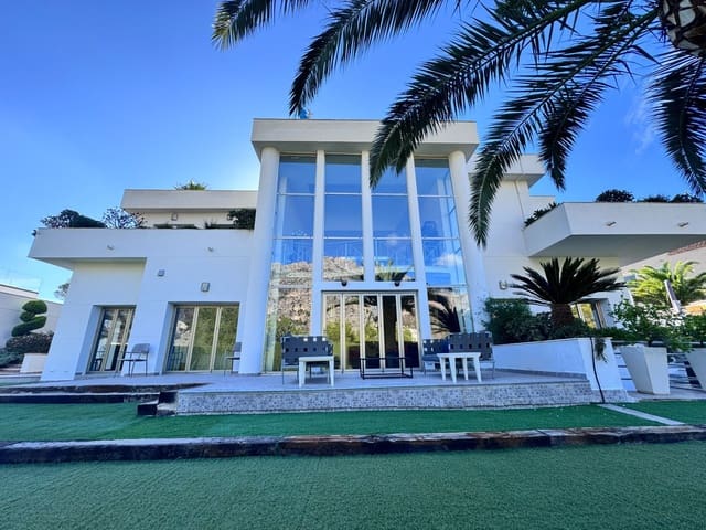 4 bedroom Villa for sale in Altea with pool garage - € 1,200,000 (Ref: 9903841)