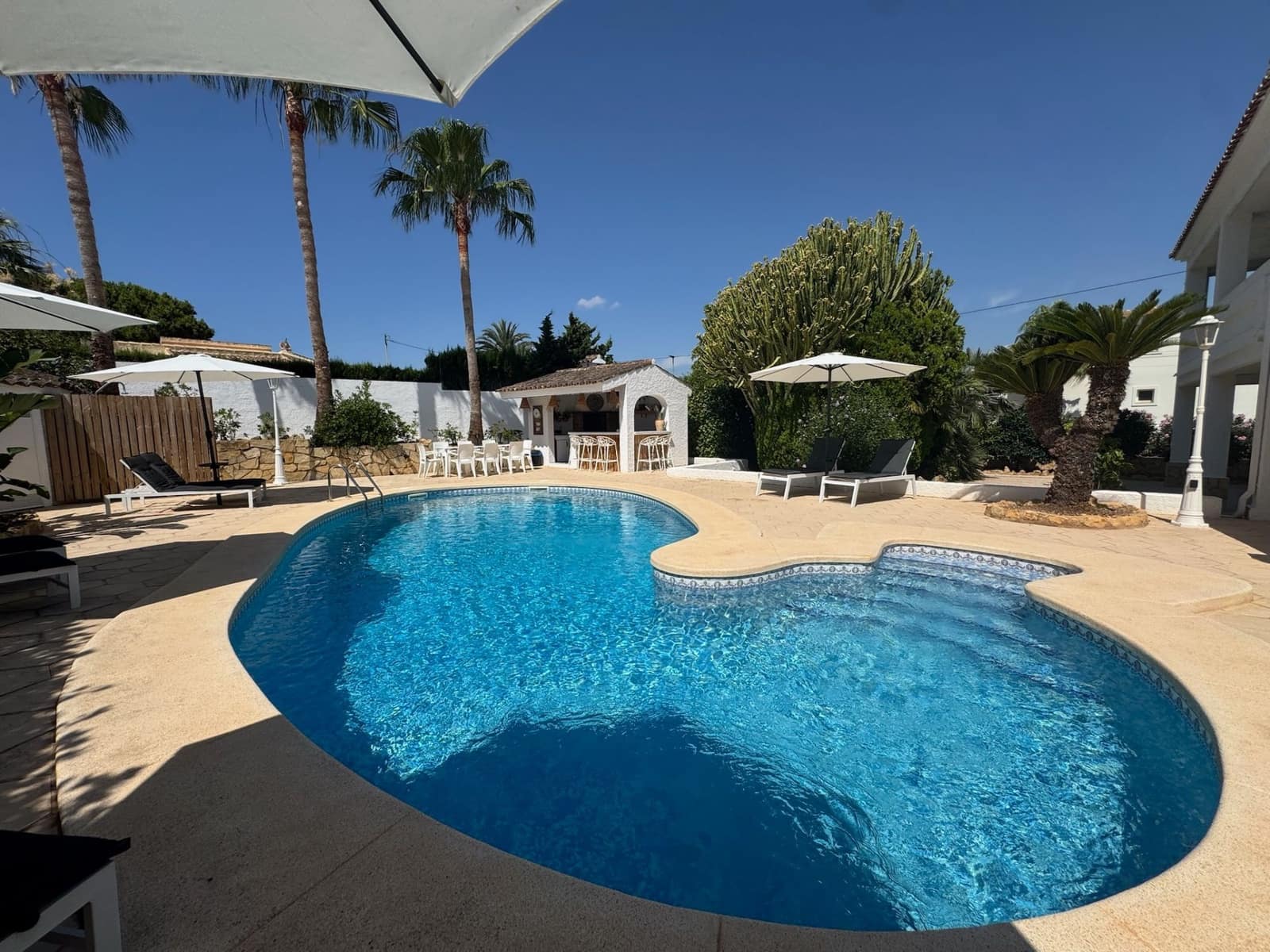 6 sovrum Villa till salu i Albir med pool garage - 1 795 000 € (Ref: 9952000)