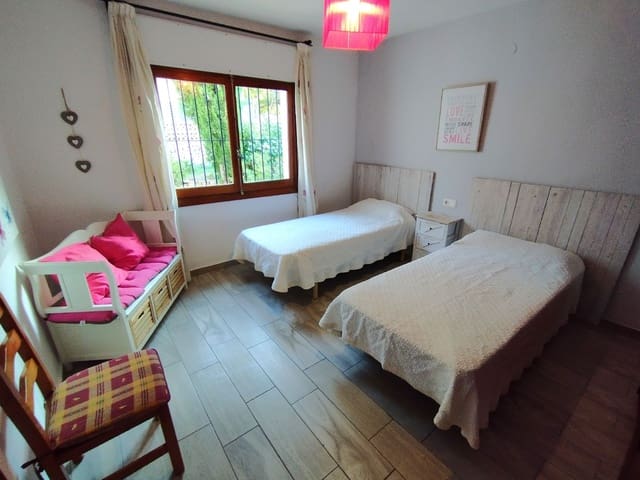 Chalet de 3 habitaciones en Calpe / Calp en alquiler con piscina garaje - 1.000 € (Ref: 10061246)