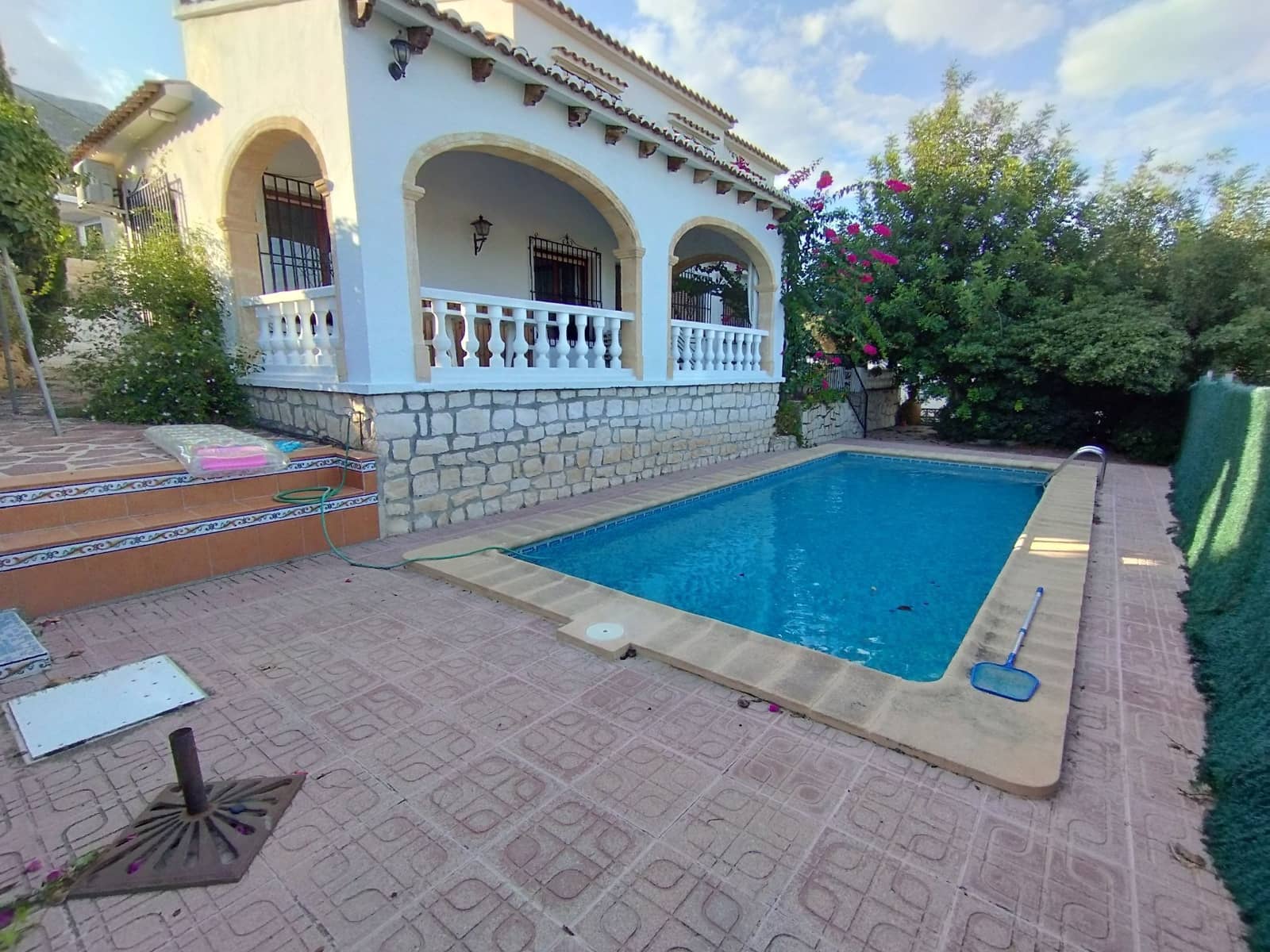 Chalet de 3 habitaciones en Calpe / Calp en alquiler con piscina garaje - 1.000 € (Ref: 10061246)