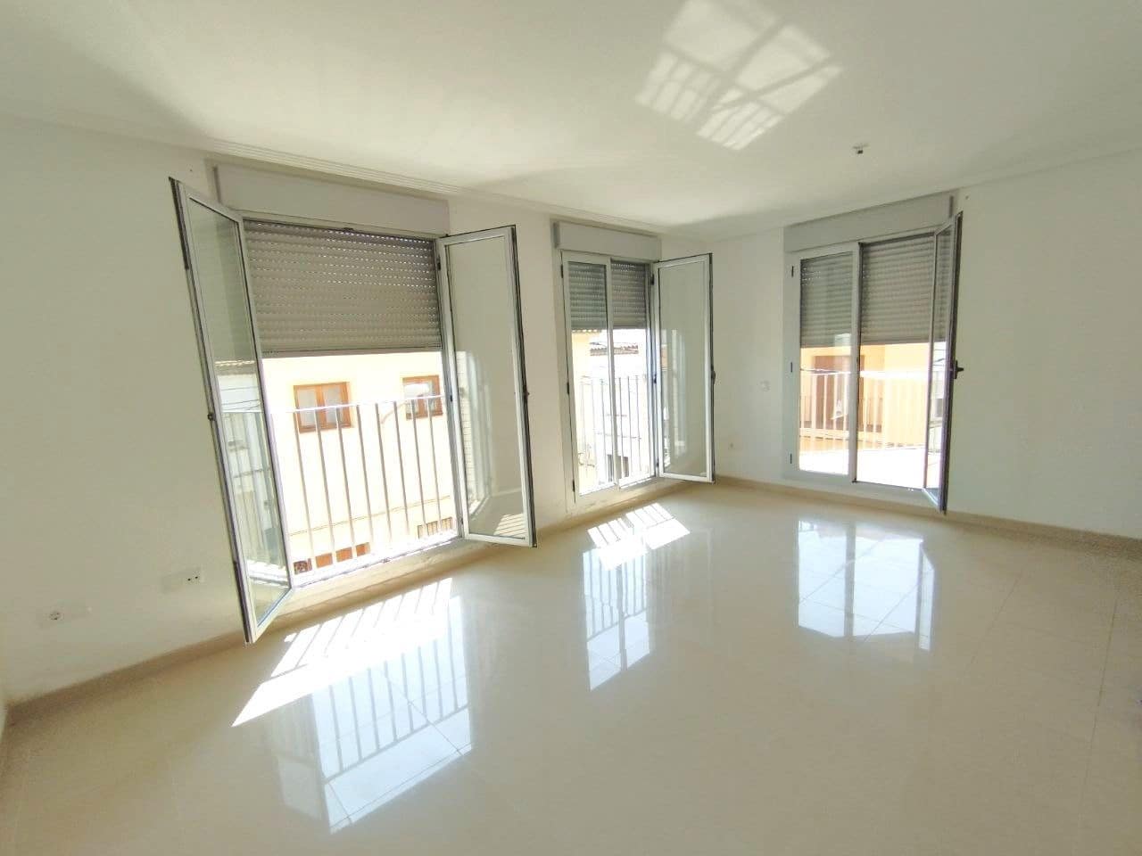 3 soveværelse Lejlighed til leje i Benissa med garage - € 750 (Ref: 10080373)