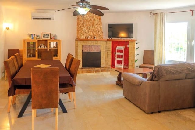 5 bedroom Villa for rent in Benissa - € 3,000 (Ref: 10101543)