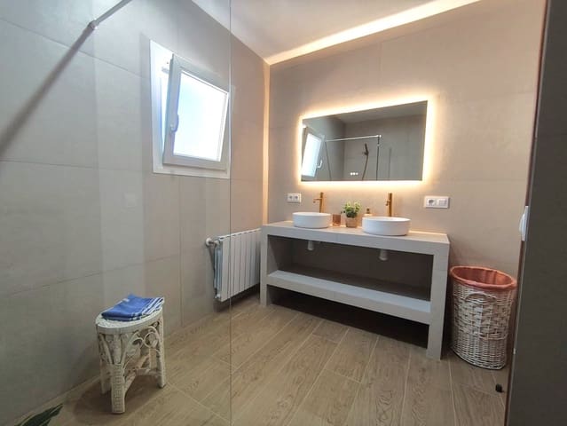 5 bedroom Villa for rent in Benissa - € 3,000 (Ref: 10101543)