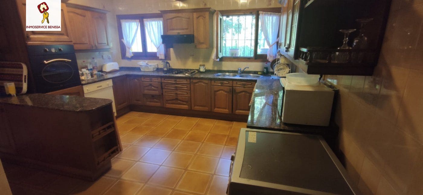 Villa for sale in Benissa with pool garage - € 610,000 (Ref: 7158950)