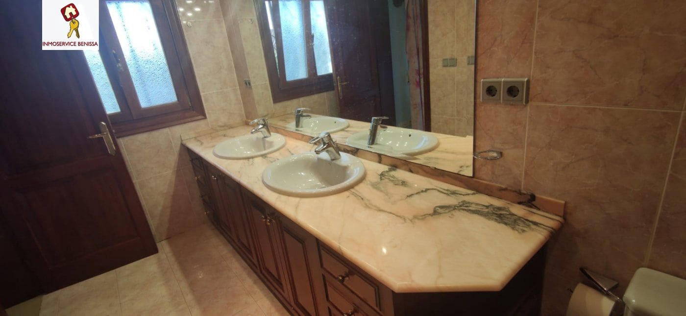 Villa for sale in Benissa with pool garage - € 610,000 (Ref: 7158950)