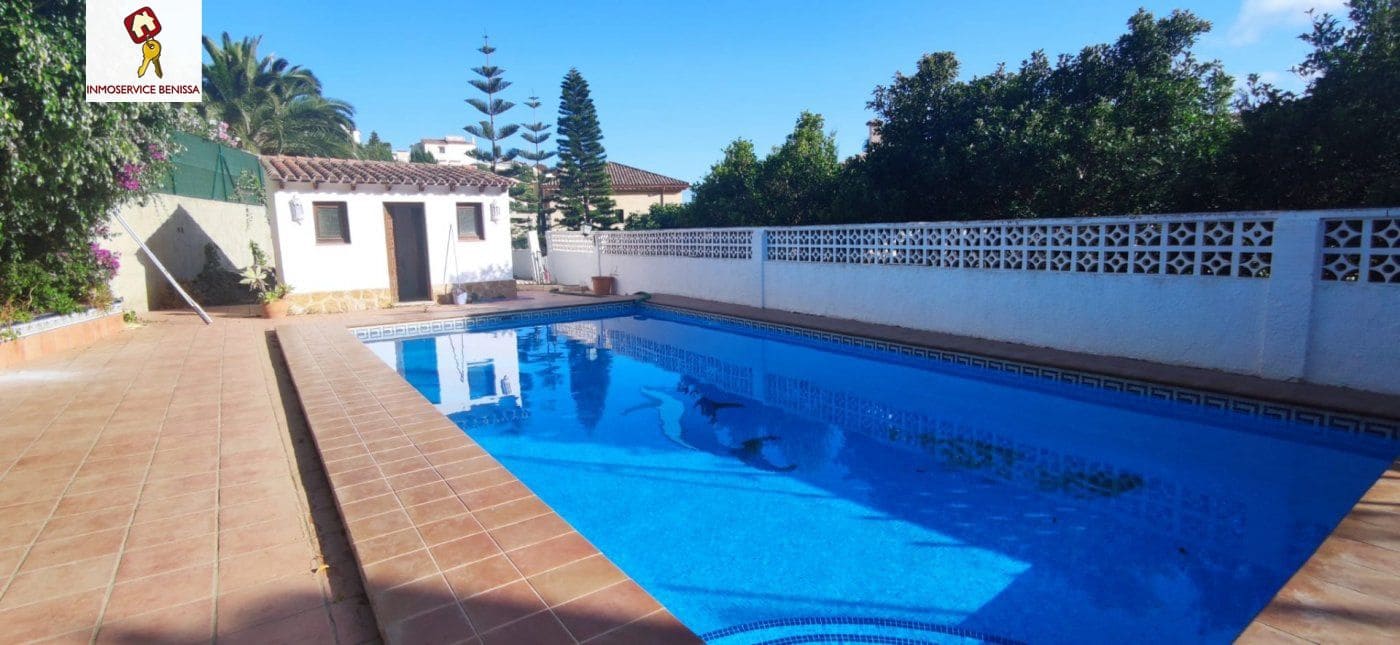 Villa for sale in Benissa with pool garage - € 610,000 (Ref: 7158950)