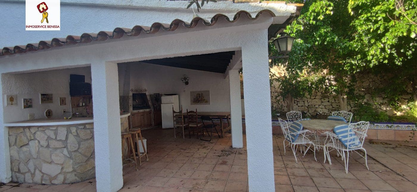 Villa for sale in Benissa with pool garage - € 610,000 (Ref: 7158950)