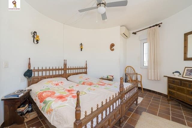 3 bedroom Villa for sale in Moraira, Teulada-Moraira with pool - € 679,000 (Ref: 8825072)