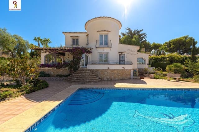 3 bedroom Villa for sale in Moraira, Teulada-Moraira with pool - € 679,000 (Ref: 8825072)