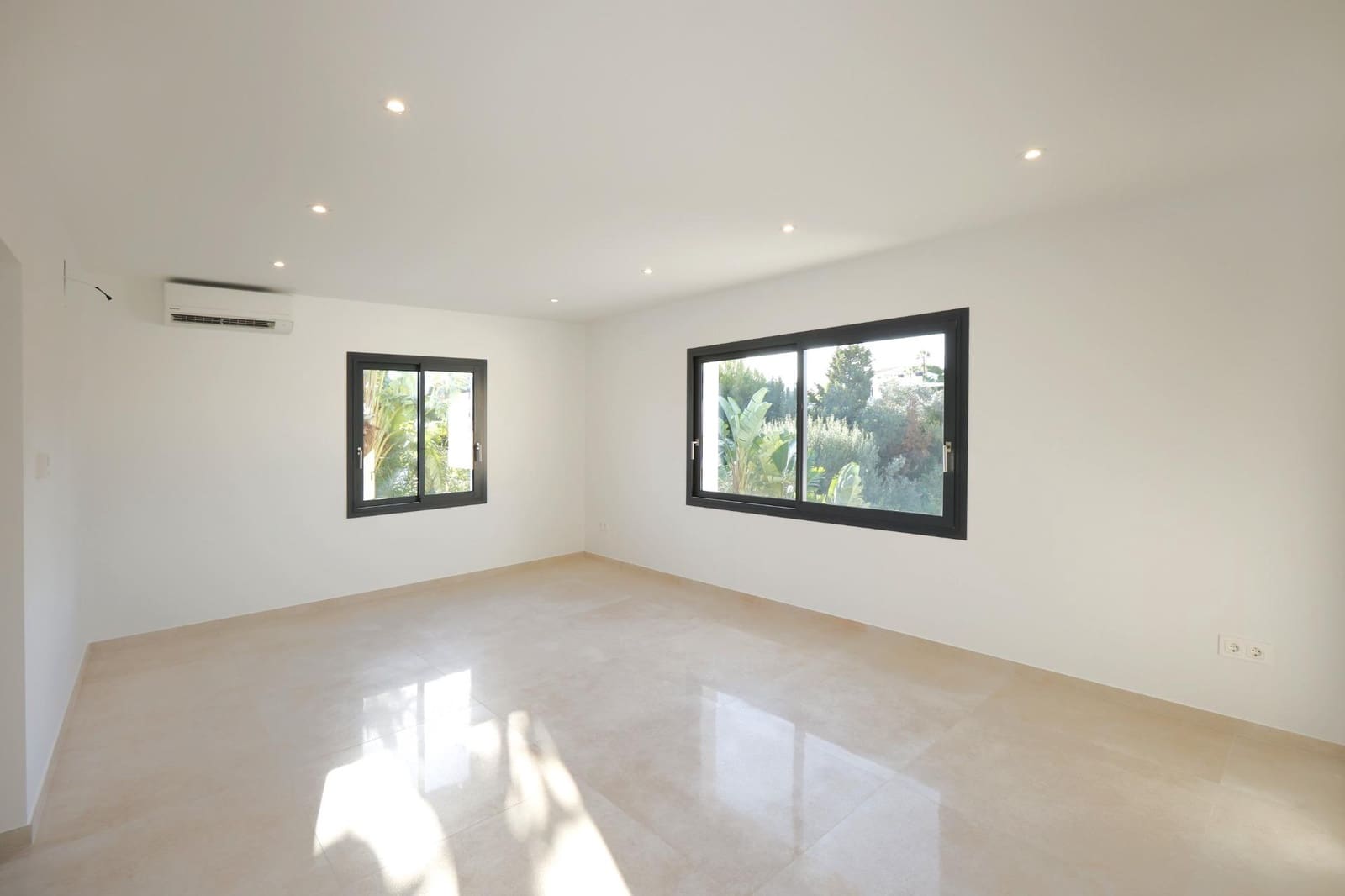 4 Zimmer Villa zu verkaufen in Calpe / Calp mit Pool - 840.000 € (Ref: 9349544)