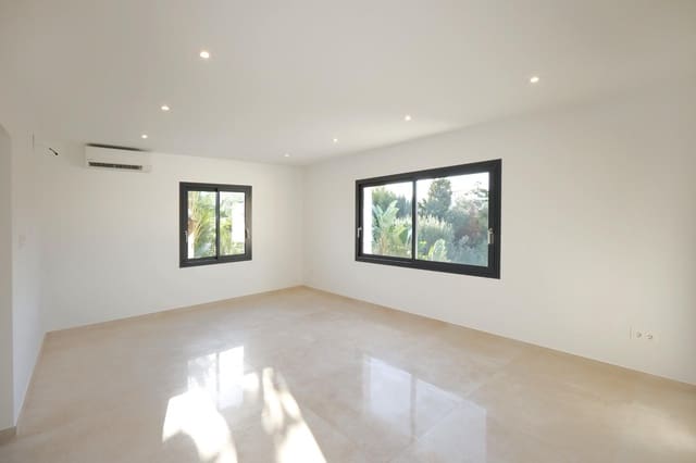 Chalet de 4 habitaciones en Calpe / Calp en venta con piscina - 840.000 € (Ref: 9349544)