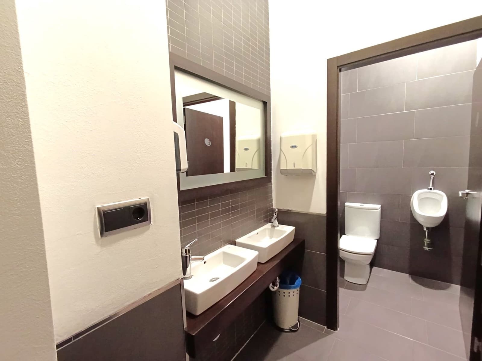 Kaupallinen vuokrattavana paikassa Benissa - 850 € (Ref: 9550740)