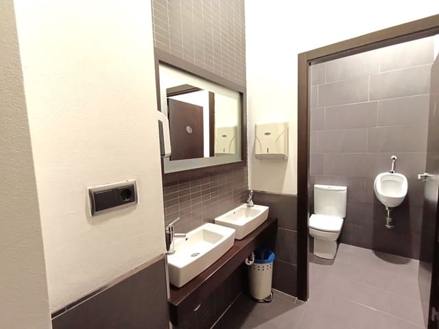 Kaupallinen vuokrattavana paikassa Benissa - 850 € (Ref: 9550740)