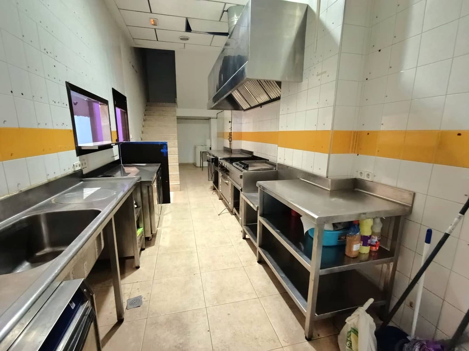 Kaupallinen vuokrattavana paikassa Benissa - 850 € (Ref: 9550740)