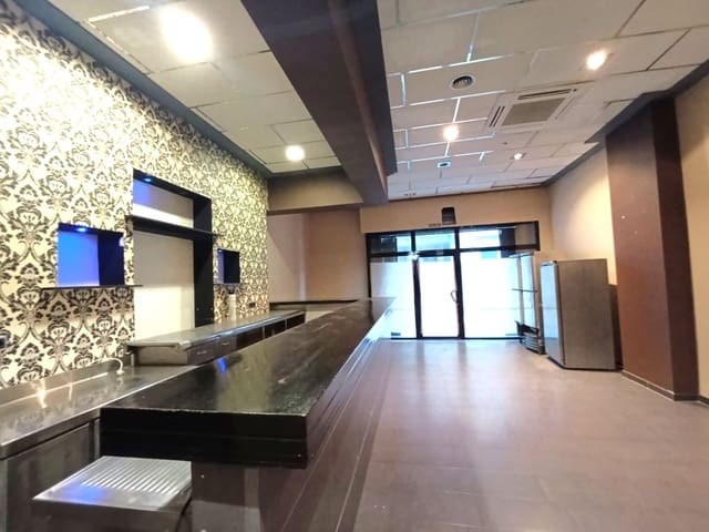 Kaupallinen vuokrattavana paikassa Benissa - 850 € (Ref: 9550740)