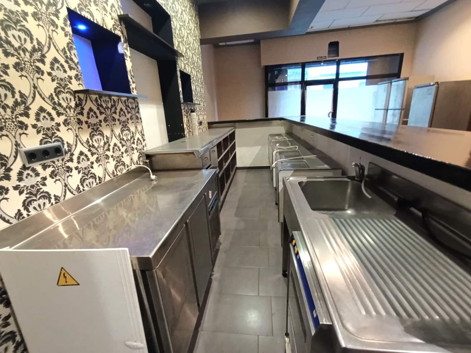 Kaupallinen vuokrattavana paikassa Benissa - 850 € (Ref: 9550740)