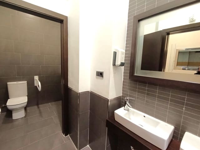 Kaupallinen vuokrattavana paikassa Benissa - 850 € (Ref: 9550740)