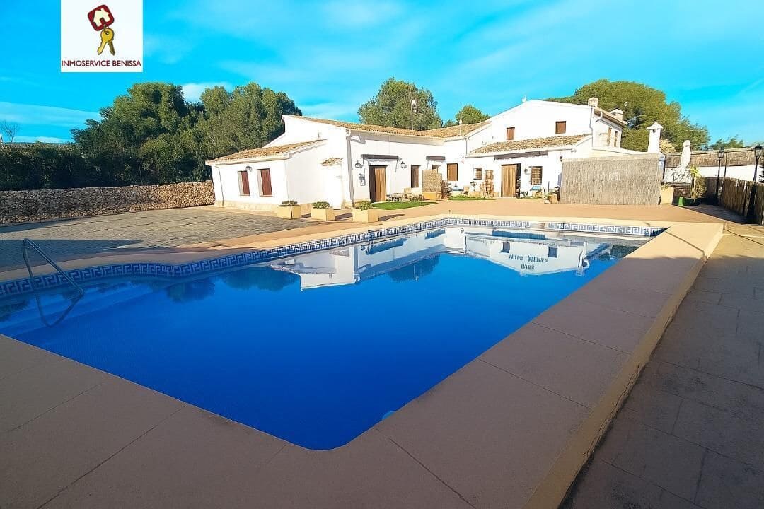 Chalet de 2 habitaciones en Benissa en alquiler con piscina garaje - 950 € (Ref: 9550743)