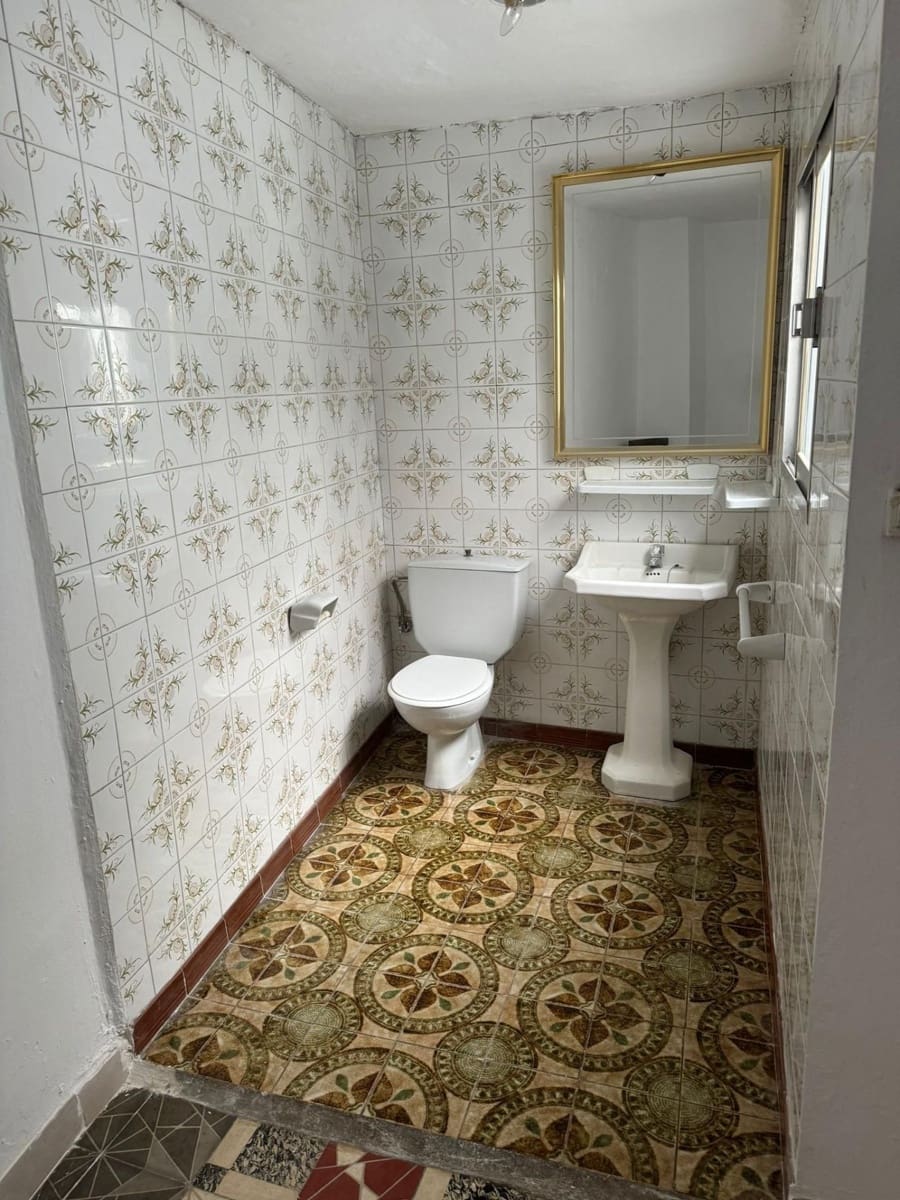 5 soverom Villa til salgs i Benidoleig med garasje - € 160 000 (Ref: 9550749)