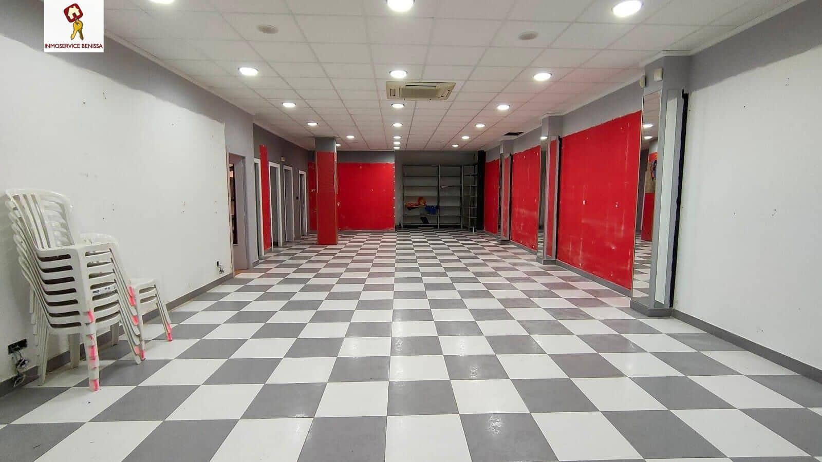 Kaupallinen vuokrattavana paikassa Benissa mukana 
autotalli - 600 € (Ref: 9550787)