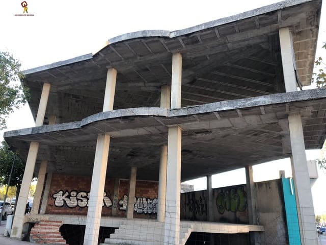 Kaupallinen vuokrattavana paikassa Benissa mukana 
autotalli - 3 500 € (Ref: 9550790)