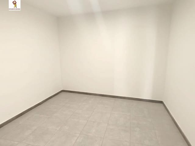 Commercial for rent in Benissa with garage - € 700 (Ref: 9550795)