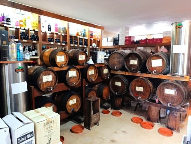 Commercial for sale in Moraira, Teulada-Moraira with garage - € 220,000 (Ref: 9625314)