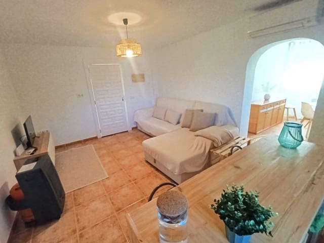 Villa/Maison de 2 chambres à louer à Senija - 1 200 € (Ref: 9633834)