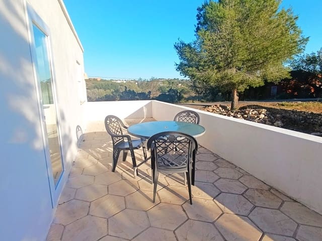 Villa/Maison de 2 chambres à louer à Senija - 1 200 € (Ref: 9633834)