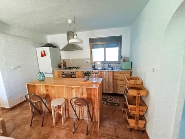 Villa/Maison de 2 chambres à louer à Senija - 1 200 € (Ref: 9633834)