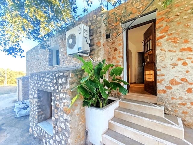 Villa/Maison de 2 chambres à louer à Senija - 1 200 € (Ref: 9633834)