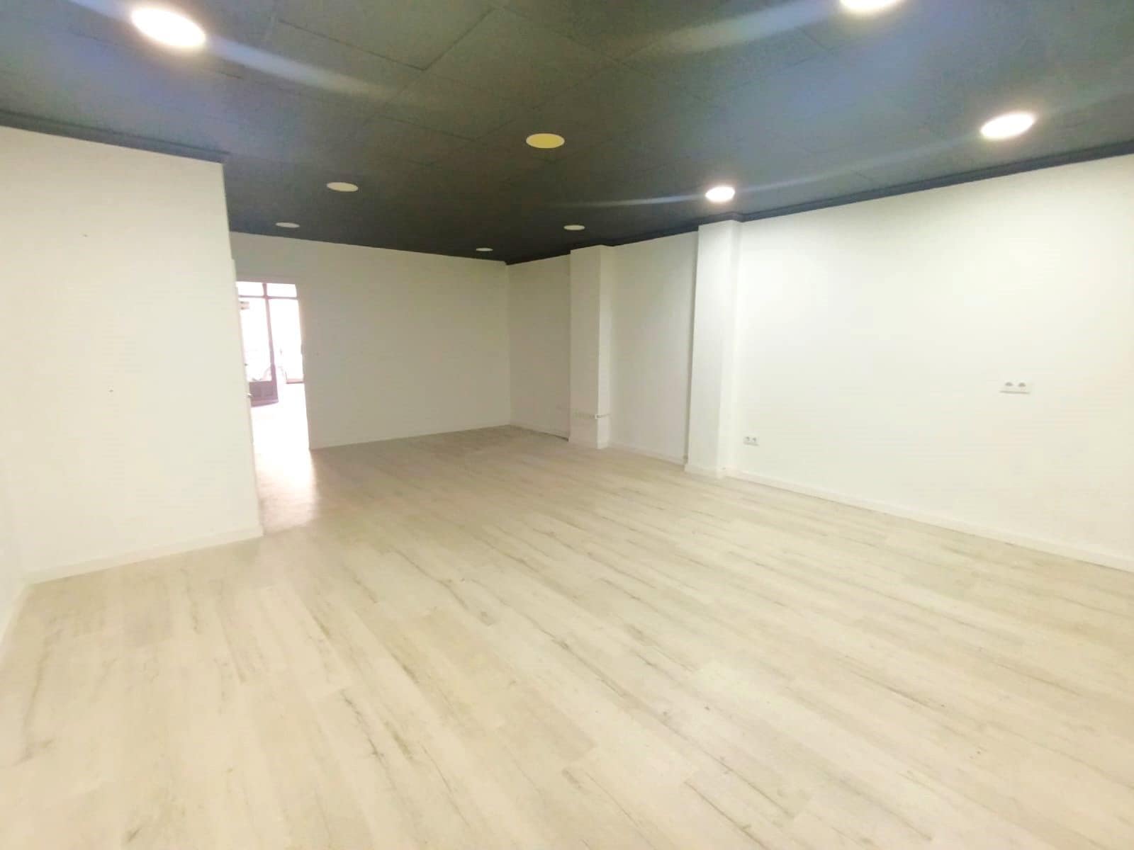 Commercieel te huur in Benissa met garage - € 600 (Ref: 9679464)