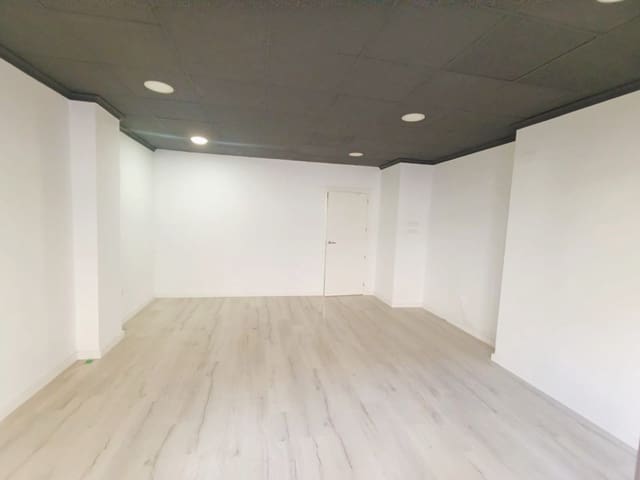 Commercieel te huur in Benissa met garage - € 600 (Ref: 9679464)