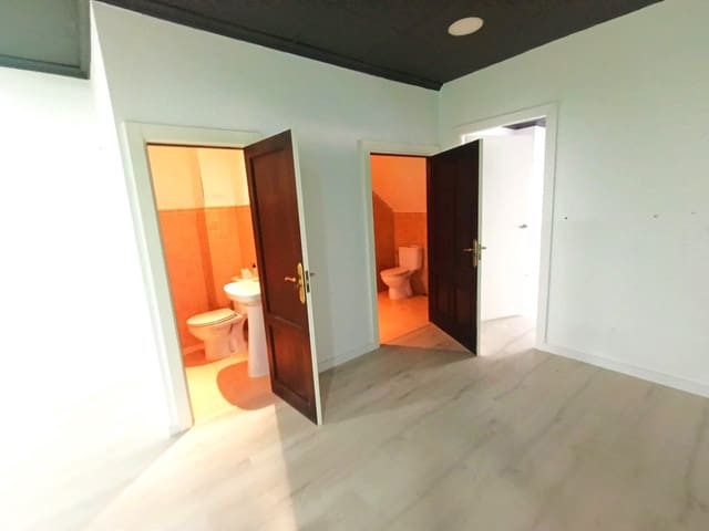 Commercieel te huur in Benissa met garage - € 600 (Ref: 9679464)