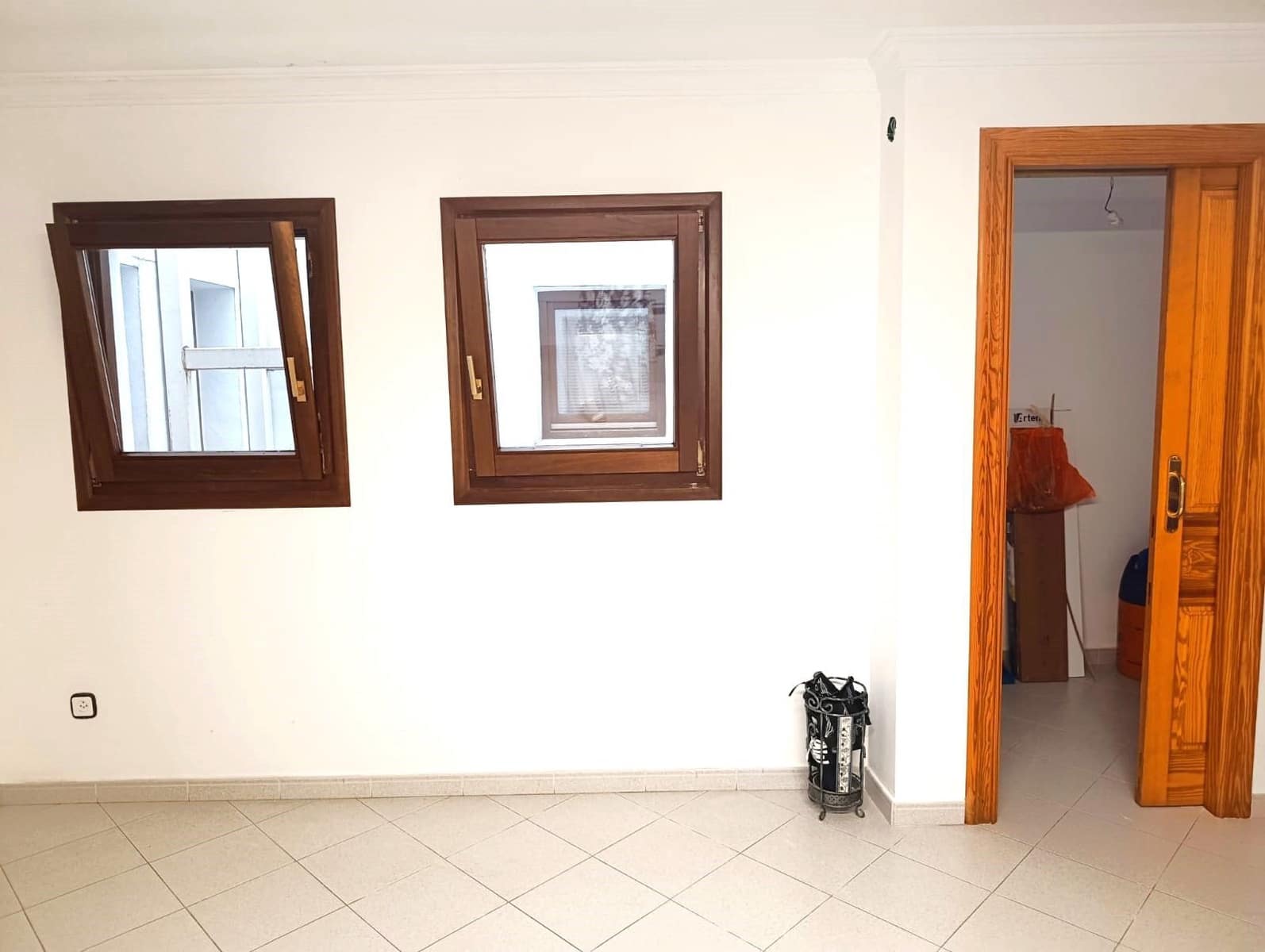Commercieel te huur in Benissa met garage - € 700 (Ref: 9895745)