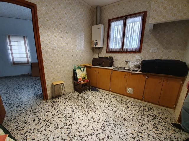 6 bedroom Townhouse for sale in Villalonga with pool - € 119,950 (Ref: 5302952)