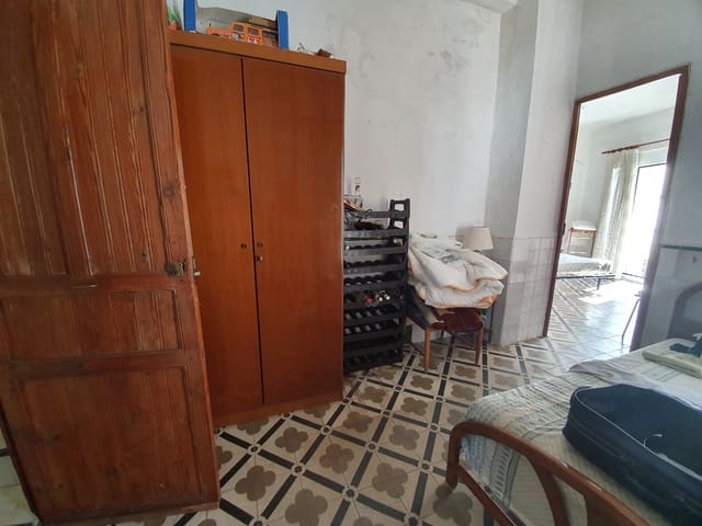 6 bedroom Townhouse for sale in Villalonga with pool - € 119,950 (Ref: 5302952)