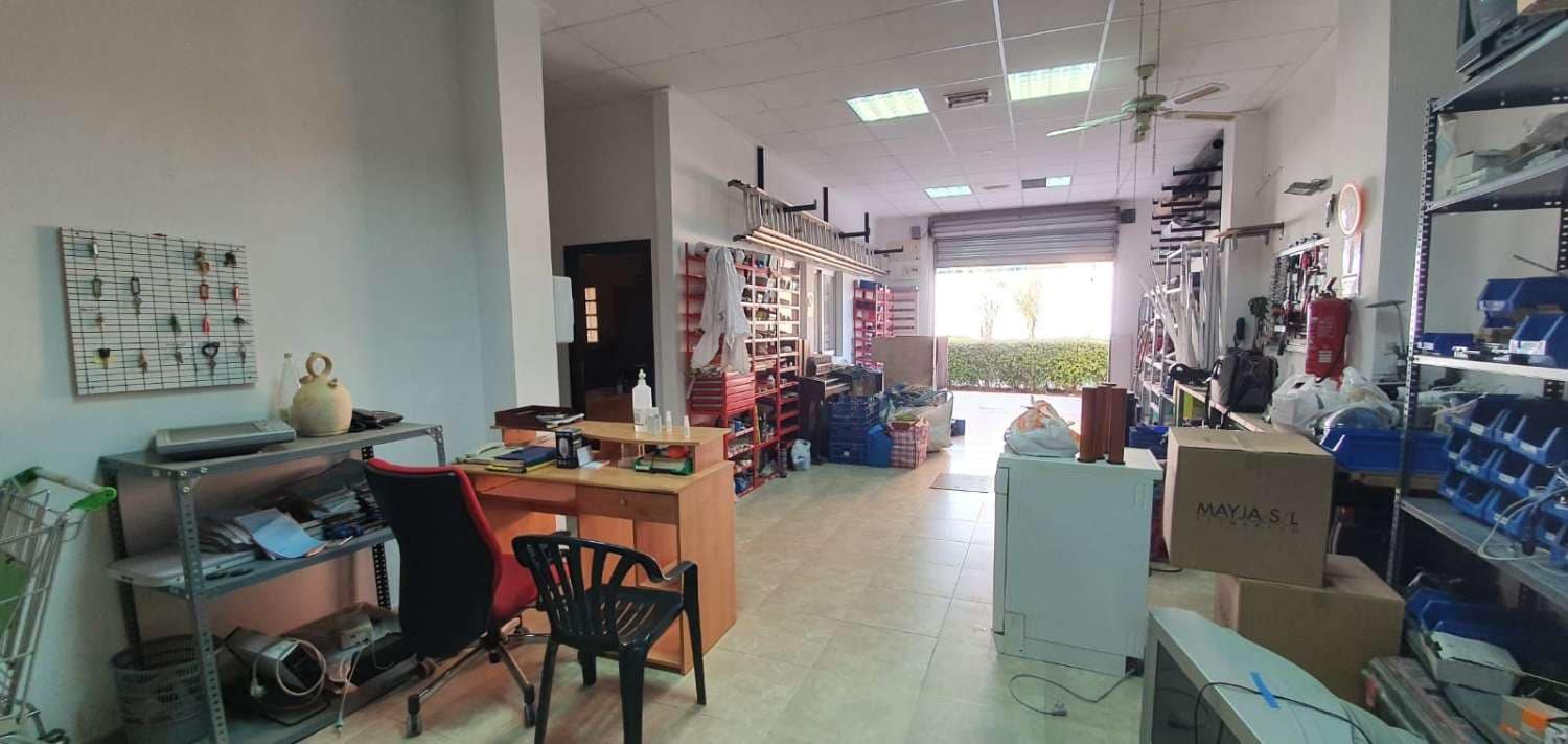 Commerciale in vendita in Villalonga con garage - 74.995 € (Rif: 7921162)